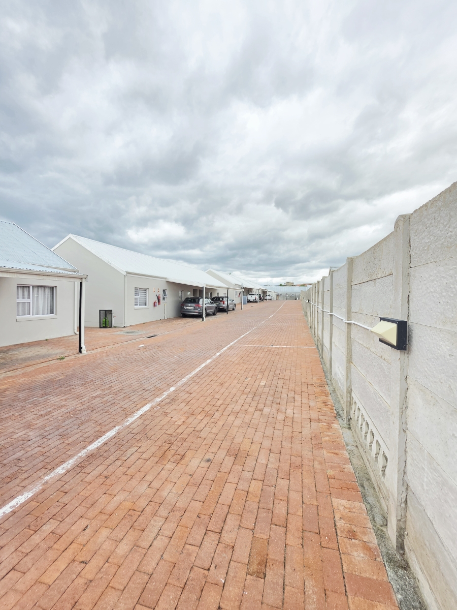2 Bedroom Property for Sale in Oudtshoorn North Western Cape